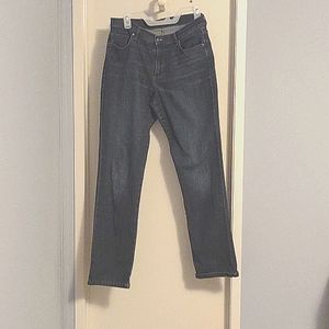 Lee Related Fit Straight Leg Mid-rise jeans size 10 long inseam 32.5